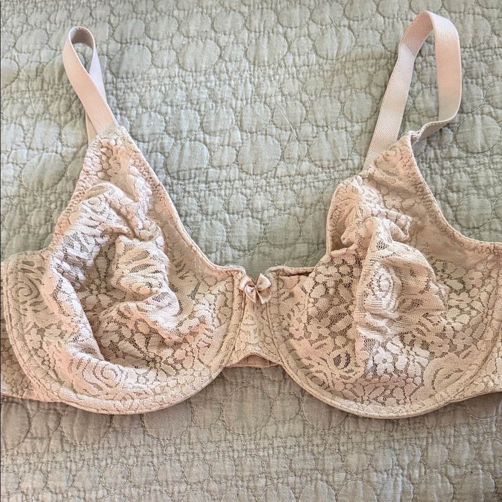 Wacoal Lace Underwire Bra in Cream